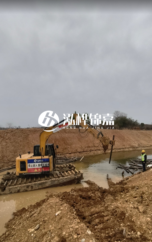 河道護坡木樁密布規(guī)范要求-河道護坡木樁多少米一根樁？